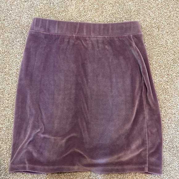 DOUBLE ZERO Purple velour mini skirt with rounded high slit - Picture 3 of 4